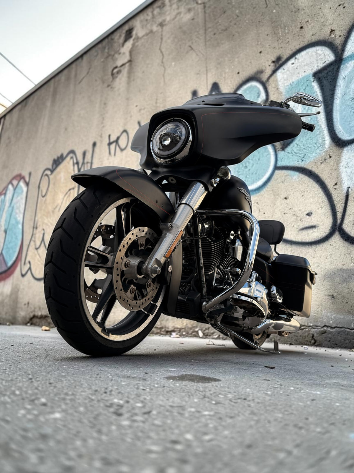 Harley Davidson Street Glide | Matte BLK/RED