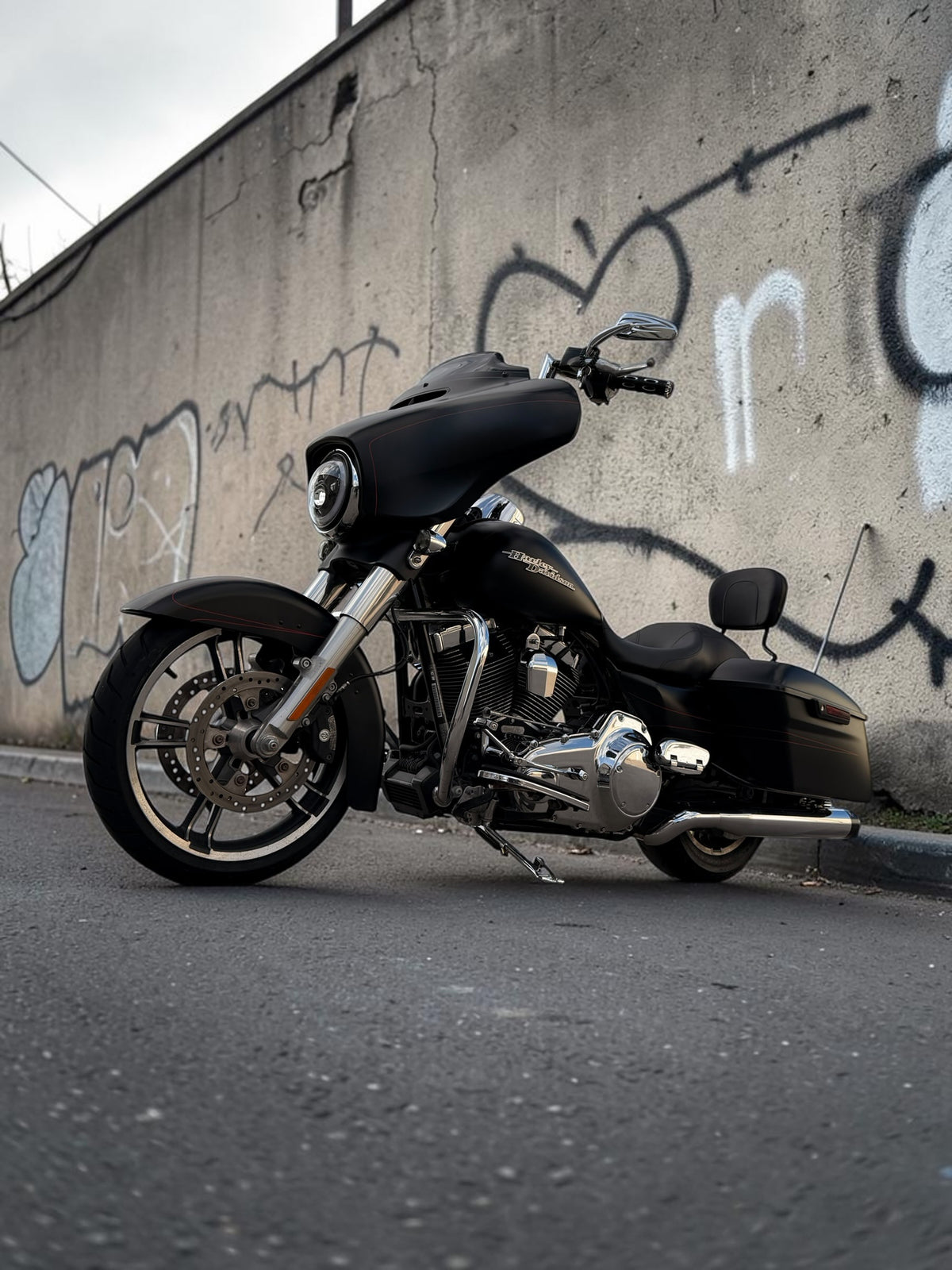 Harley Davidson Street Glide | Matte BLK/RED