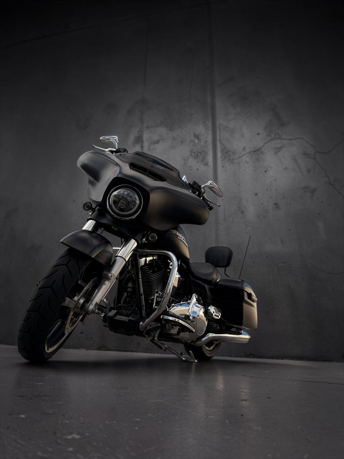 Harley Davidson Street Glide | Matte BLK/RED