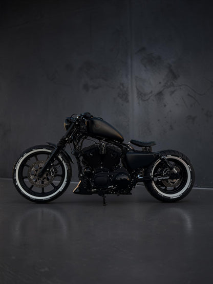Harley Davidson Sportster Iron 883 | King of Bobbers No. V - Nandez