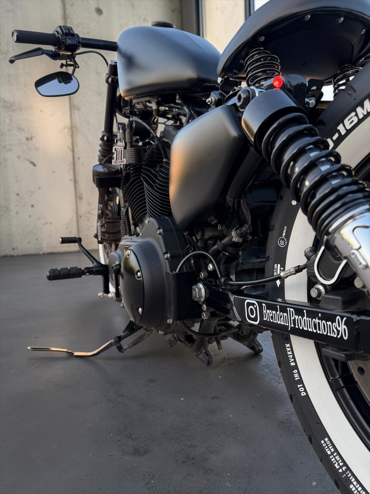 Harley Davidson Sportster Iron 883 | King of Bobbers No. V - Nandez