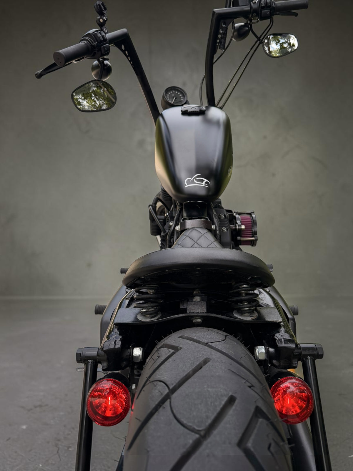 Harley Davidson Sportster Iron 883 | King of Bobbers No. X - Nandez V2