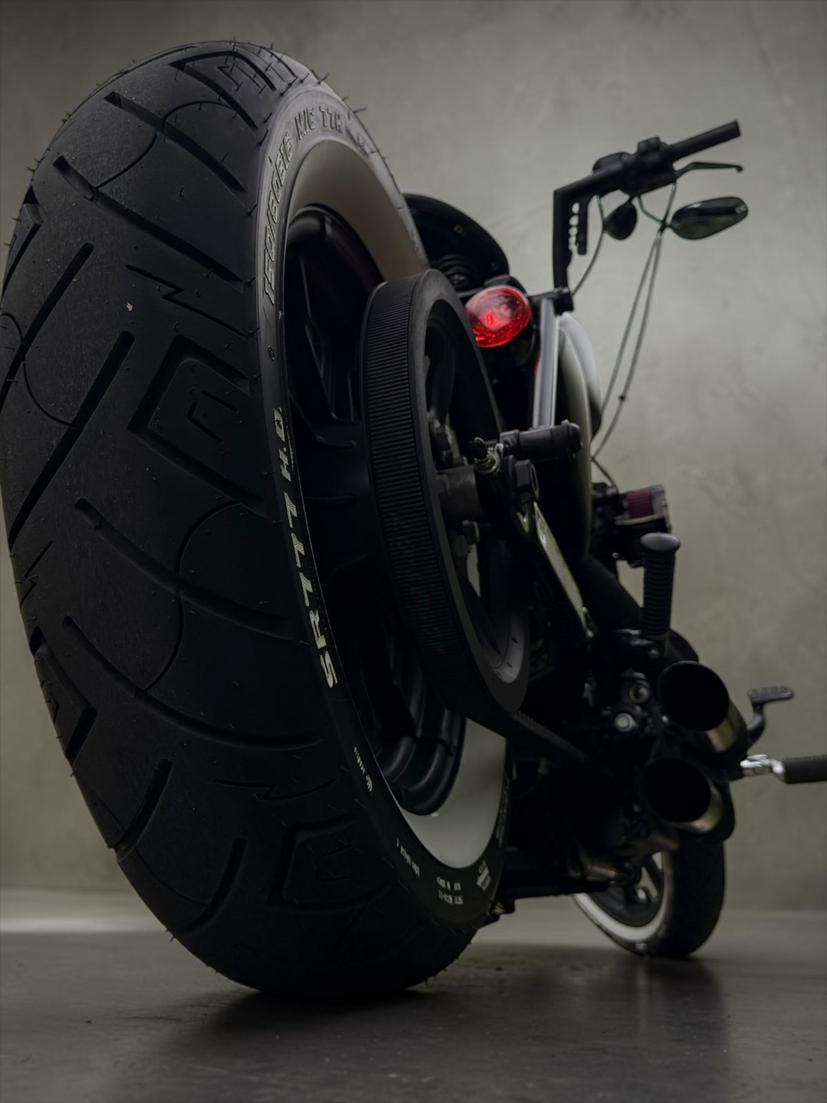 Harley Davidson Sportster Iron 883 | King of Bobbers No. X - Nandez V2