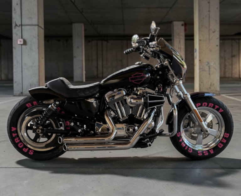 Harley Davidson Sportster XL1200 Low | King of Bobbers No. XIV - Badass Girls