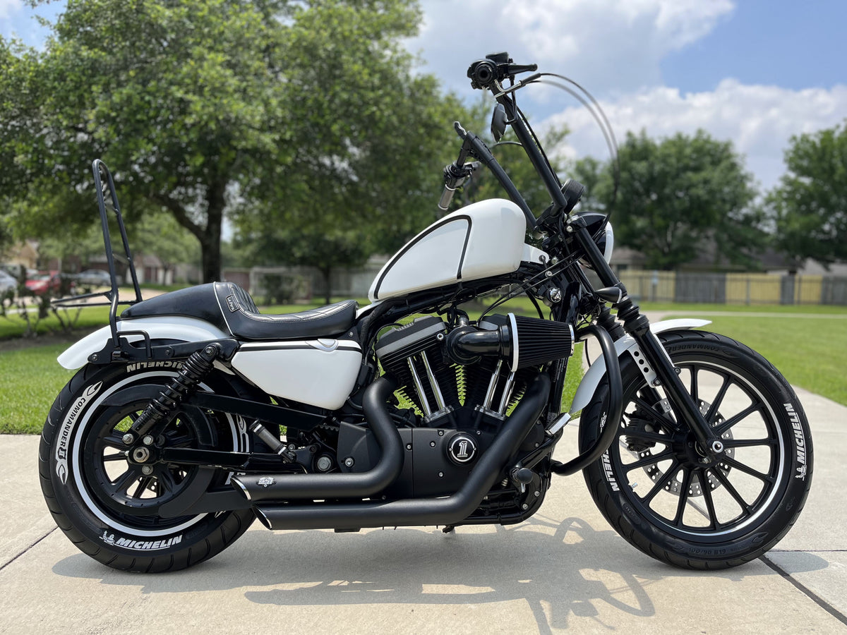 Harley Davidson Sportster Iron 883 | Flat White