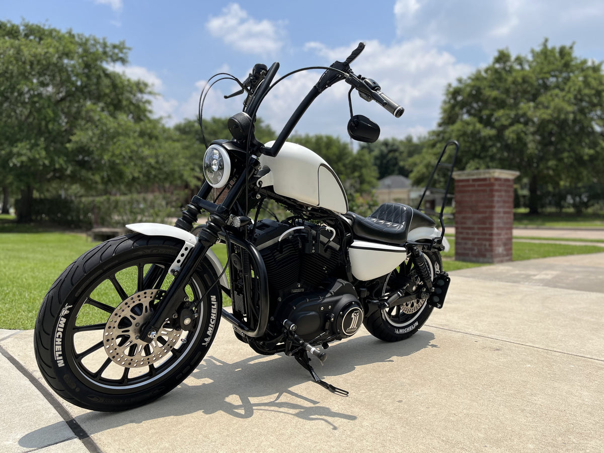 Harley Davidson Sportster Iron 883 | Flat White