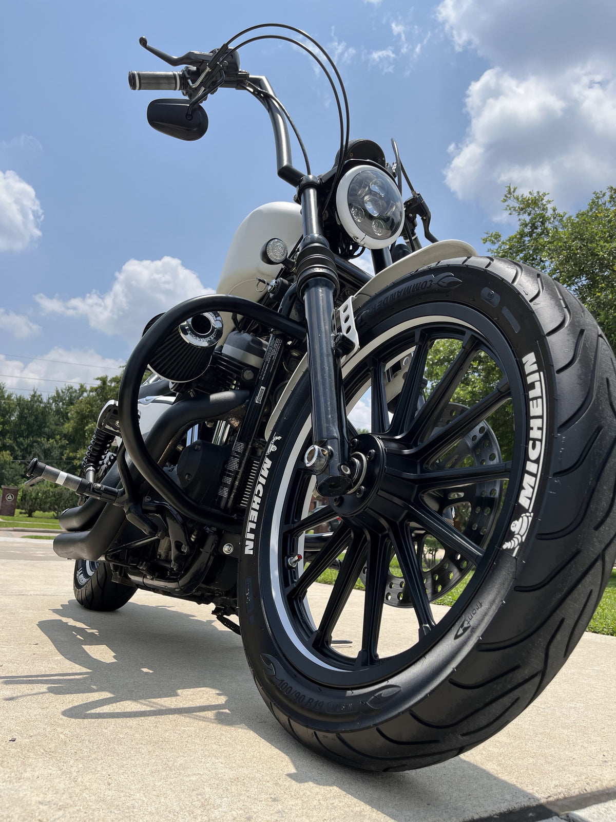 Harley Davidson Sportster Iron 883 | Flat White