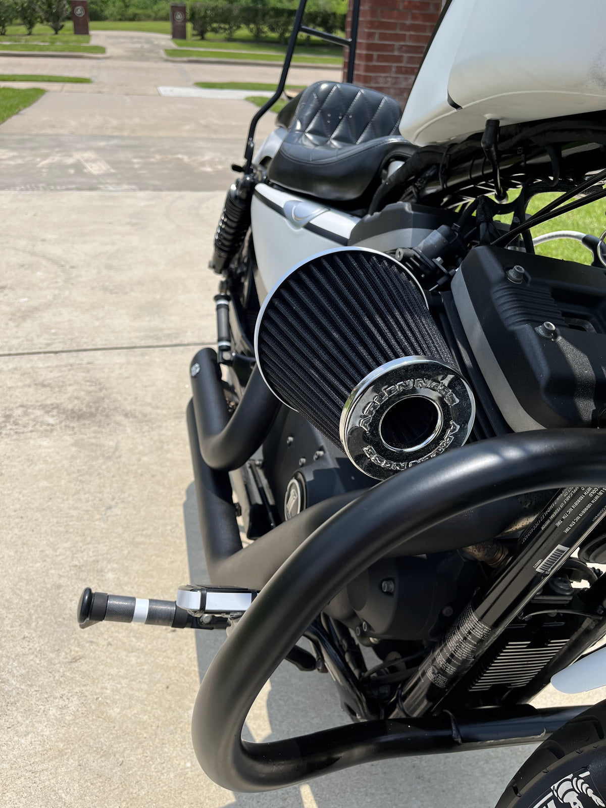 Harley Davidson Sportster Iron 883 | Flat White