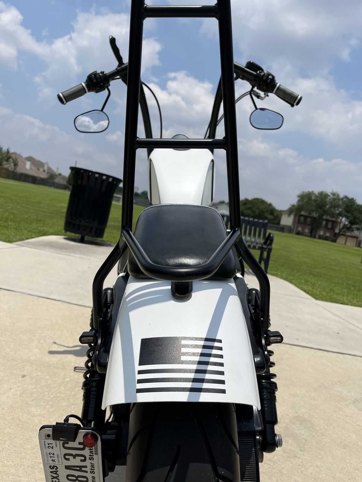 Harley Davidson Sportster Iron 883 | Flat White