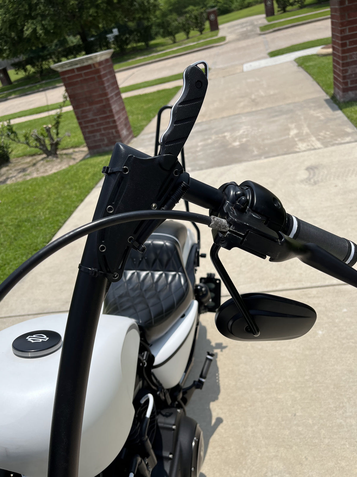 Harley Davidson Sportster Iron 883 | Flat White