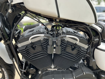 Harley Davidson Sportster Iron 883 | Flat White